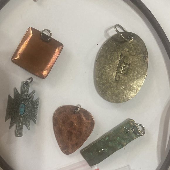 Costume jewelry - Picture 6 of 6